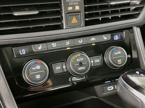 Used 2024 Volkswagen Jetta SE w/ Panoramic Sunroof Package FWD image 23