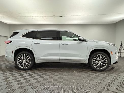 New 2026 Buick Enclave Avenir image 9