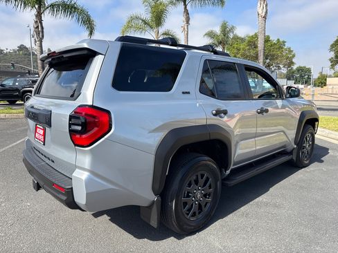 New 2026 Toyota 4Runner SR5 AWD/4WD image 11