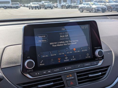 Used 2025 Nissan Altima 2.5 S FWD image 17
