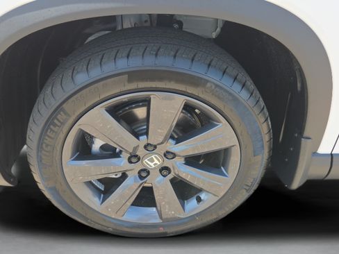Used 2025 Honda Pilot Sport image 28