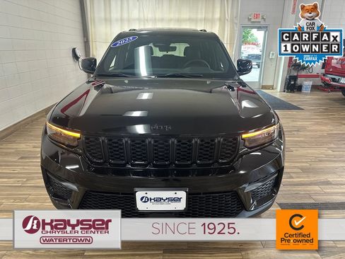 Certified 2025 Jeep Grand Cherokee Altitude w/ Trailer Tow Package AWD/4WD image 7