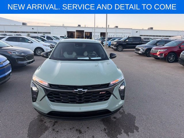 Used 2024 Chevrolet Trax RS w/ Driver Confidence Package FWD image 4