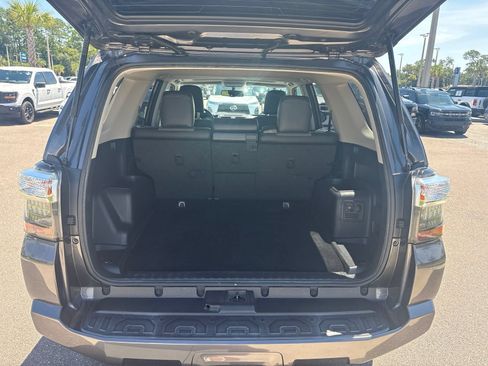 Used 2018 Toyota 4Runner SR5 Premium RWD image 7