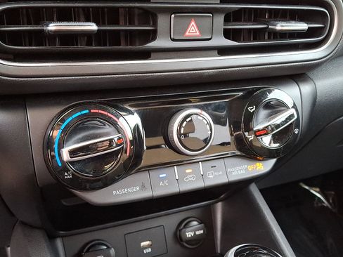 Certified 2023 Hyundai Kona SEL AWD/4WD image 17