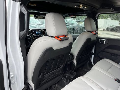 Used 2023 Jeep Gladiator Mojave w/ LED Lighting Group AWD/4WD image 8