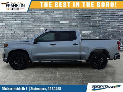 Used 2022 Chevrolet Silverado 1500 Custom w/ LPO, Blackout Package RWD image 2