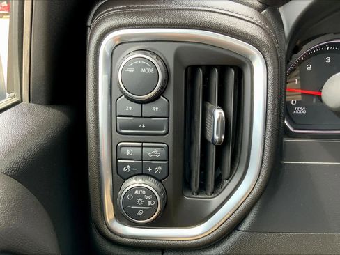 Used 2020 Chevrolet Silverado 2500 LT w/ Texas Edition image 32