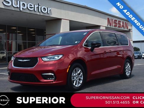 Used 2025 Chrysler Pacifica Select FWD image 1