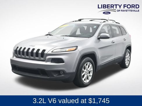Used 2017 Jeep Cherokee Latitude w/ Trailer Tow Group AWD/4WD image 1