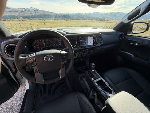 Used 2023 Toyota Tacoma TRD Off-Road w/ TRD Premium Off Road Package image 24