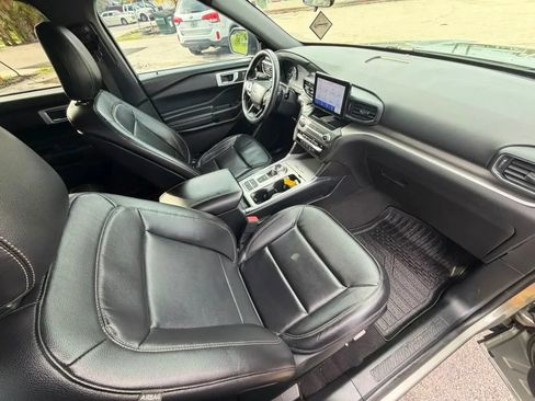 Used 2020 Ford Explorer XLT w/ Equipment Group 202A RWD image 18