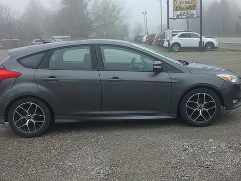 Used 2015 Ford Focus SE w/ SE Sport Package image 3