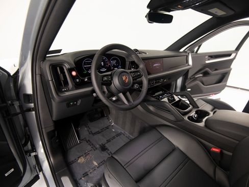 New 2026 Porsche Cayenne Coupe image 4