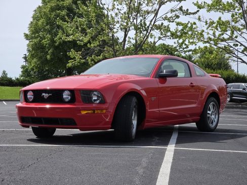 Used 2005 Ford Mustang GT RWD image 14