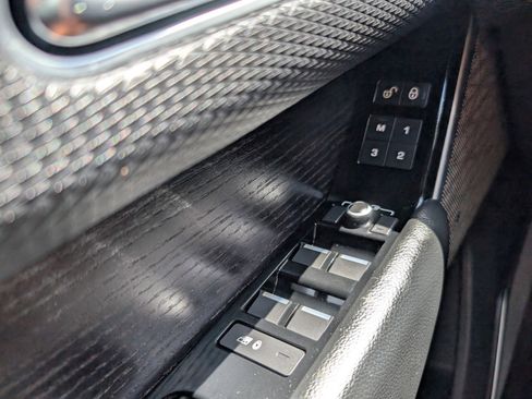 Used 2018 Land Rover Range Rover Velar R-Dynamic SE image 37