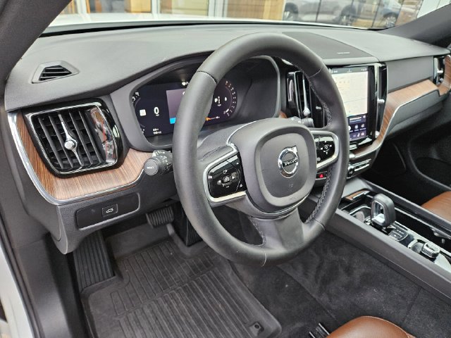Certified 2023 Volvo XC60 B5 Plus w/ Climate Package AWD/4WD image 18