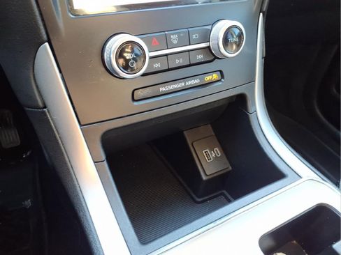 Used 2022 Ford Edge SEL image 25