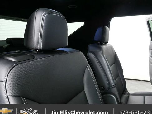 Certified 2025 Chevrolet Traverse LT FWD image 20