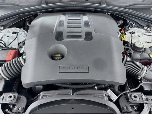 Used 2024 Jaguar F-PACE R-Dynamic S image 32