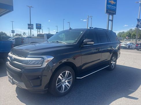 Used 2022 Ford Expedition XLT RWD image 1
