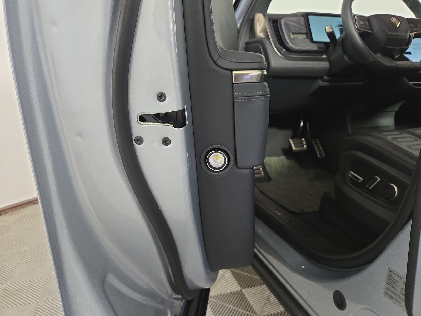 Used 2024 Rivian R1T Adventure Dual AWD/4WD image 30