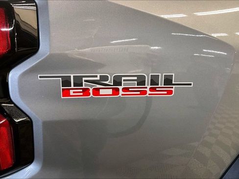 Used 2023 Chevrolet Colorado Trail Boss AWD/4WD image 7