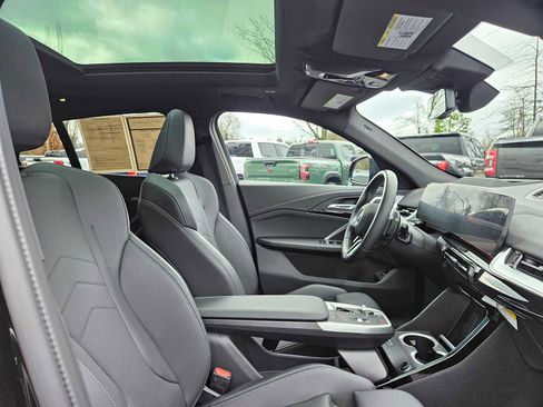 Used 2025 BMW X2 xDrive28i w/ Premium Package image 11