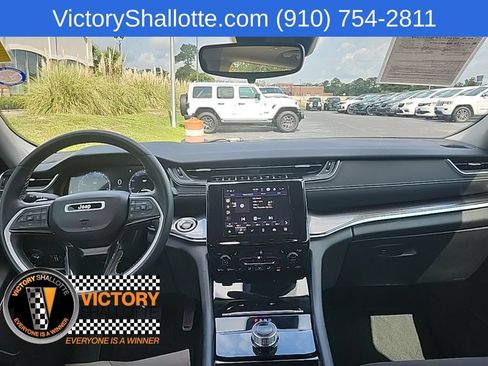 Certified 2022 Jeep Grand Cherokee L Laredo w/ Luxury Tech Group I AWD/4WD image 4