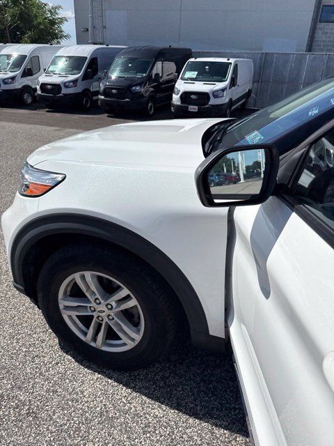 Used 2022 Ford Explorer XLT w/ Equipment Group 202A AWD/4WD image 9