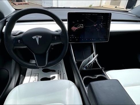 Used 2021 Tesla Model Y Long Range AWD/4WD image 14