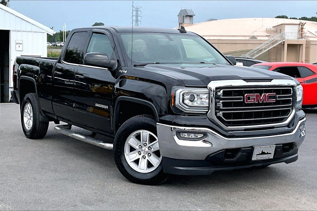 Used 2018 GMC Sierra 1500 SLE w/ SLE Value Package AWD/4WD image 37