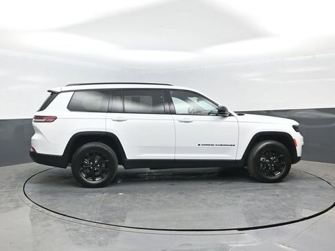 Used 2024 Jeep Grand Cherokee L Laredo AWD/4WD image 3