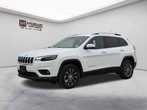 Used 2019 Jeep Cherokee Latitude Plus AWD/4WD image 4