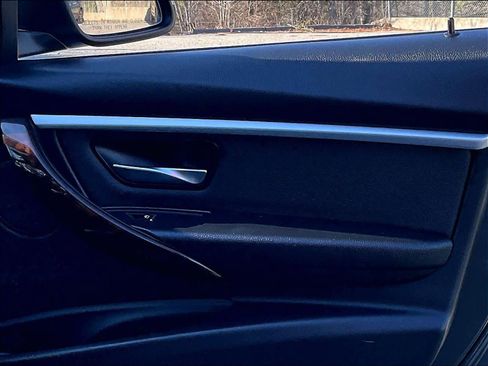 Used 2018 BMW 328d xDrive Sedan w/ Premium Package image 12