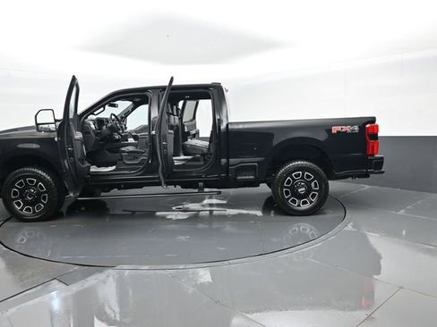 Used 2023 Ford F350 Platinum w/ FX4 Off-Road Package AWD/4WD image 34