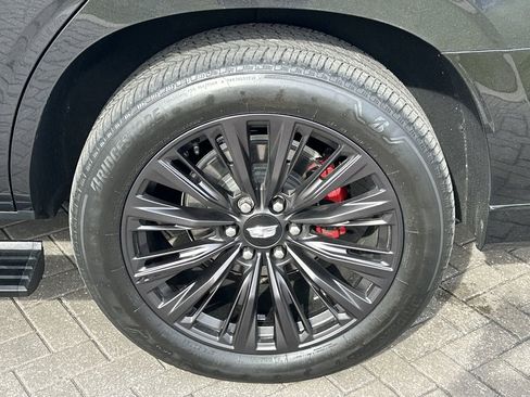 Certified 2024 Cadillac Escalade V w/ LPO, ONYX Package image 33