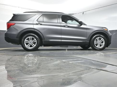 Used 2023 Ford Explorer XLT w/ Equipment Group 202A RWD image 38