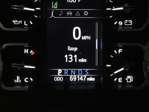 Used 2019 Toyota Tundra SR5 w/ SR5 Upgrade Package AWD/4WD image 39
