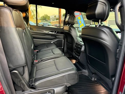 Used 2022 Jeep Wagoneer Series II AWD/4WD image 18