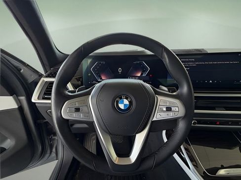 Used 2024 BMW X7 xDrive40i w/ Premium Package image 14