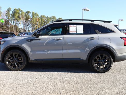 Used 2023 Kia Sorento X-Line EX image 2