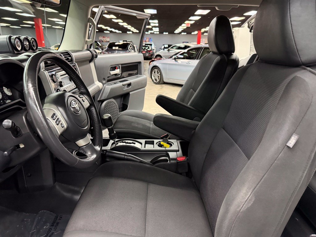 Used 2014 Toyota FJ Cruiser 4WD w/ Upgrade Package image 30