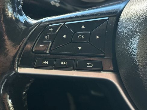 Used 2022 Nissan Sentra SV FWD image 29