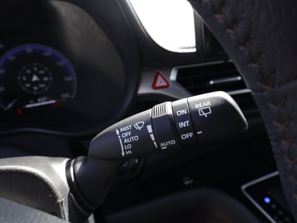 Used 2025 Toyota Sienna Platinum AWD/4WD image 32