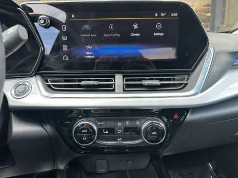 Used 2025 Chevrolet Trax LT image 18