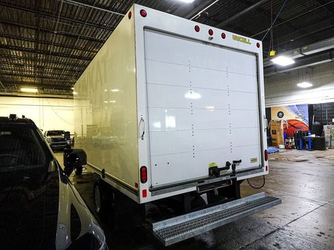 Used 2022 Ford E-450 and Econoline 450 Super Duty w/ Power Windows & Locks Group image 4