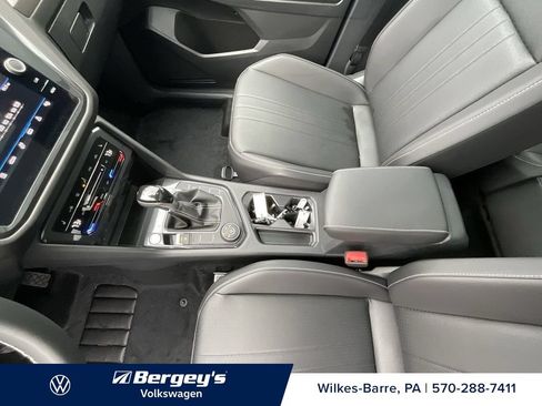 Used 2024 Volkswagen Tiguan SE AWD/4WD image 14