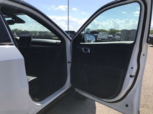 Used 2024 Jeep Compass Trailhawk image 17