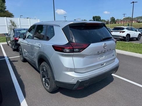 Used 2024 Nissan Rogue SV FWD image 18